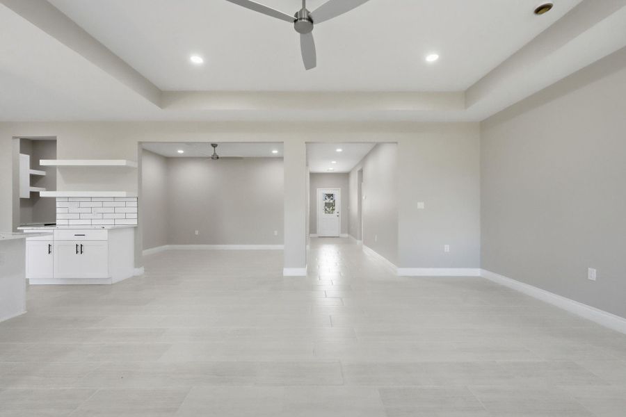 Spacious, unfurnished interior of a new home in , Conroe (Image 20). Spacious, unfurnished interior of a new home in , Conroe (Image 20).