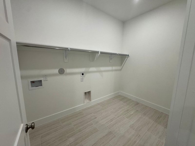 Spacious, unfurnished interior of a new home in Legacy, League City (Image 20).