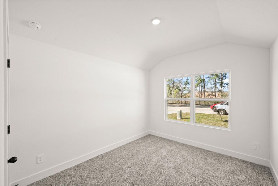 Spacious, unfurnished interior of a new home in Chapel Lakes, Montgomery (Image 25).