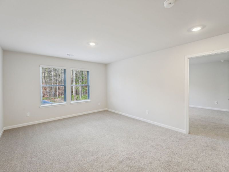 Spacious, unfurnished interior of a new home in Westmont Preserve, Powder Springs (Image 15).