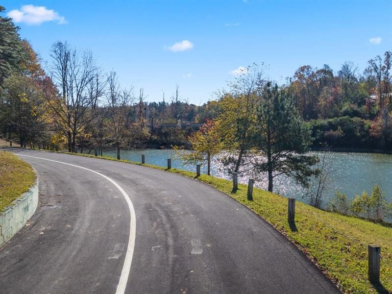 Image 76 of a home in Waypoint.