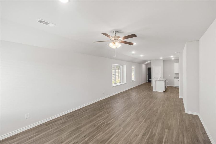 Spacious, unfurnished interior of a new home in Retreat at Fossil Creek, Fort Worth (Image 8).