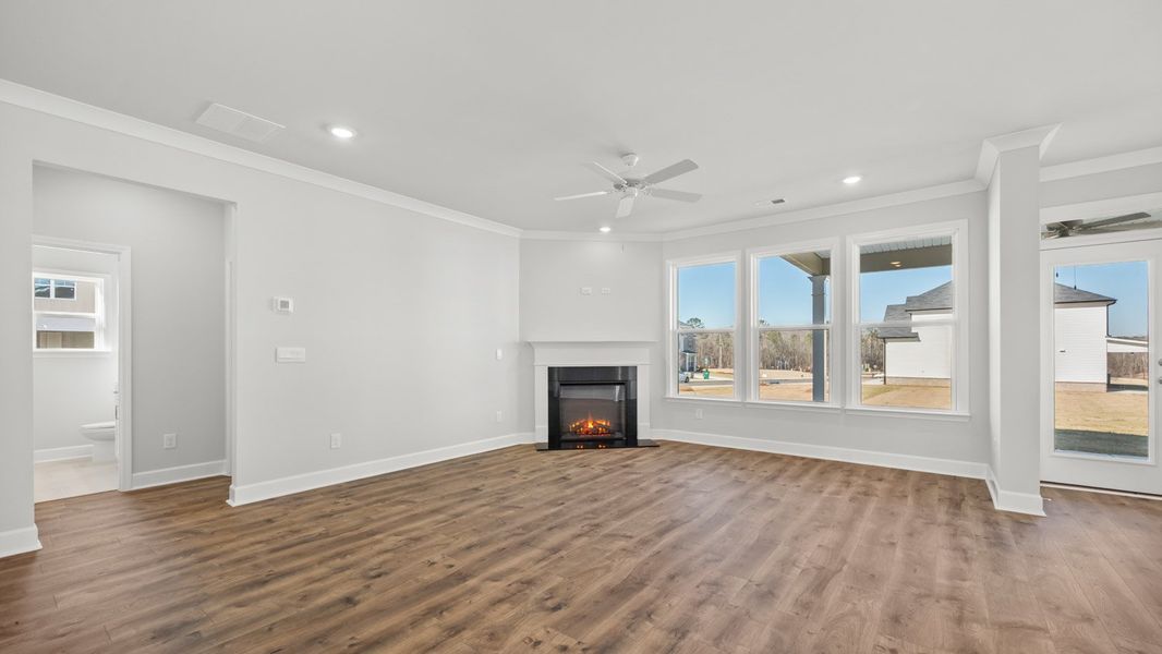 Representative unfurnished interior of a home built from the Fleetwood by D.R. Horton in Evergreen Crossing, Locust Grove (Image 18).