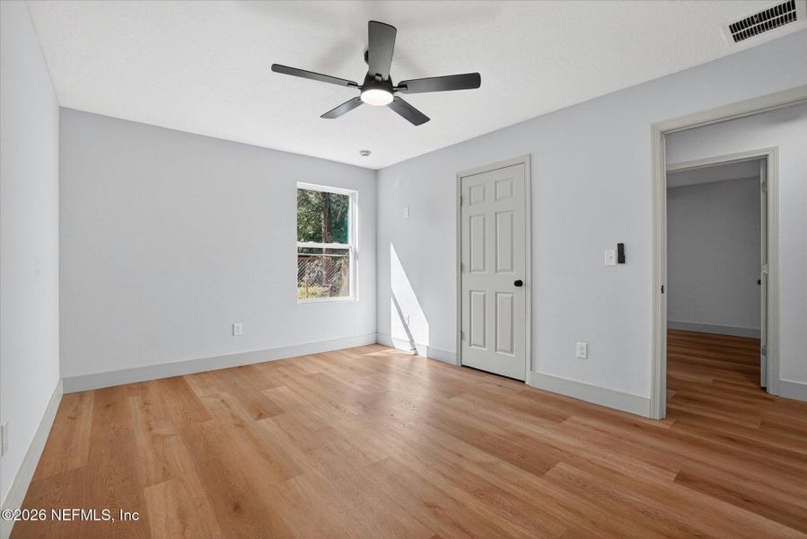 Spacious, unfurnished interior of a new home in , Jacksonville (Image 33).