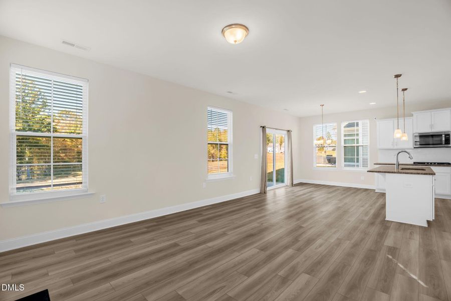 7-web-or-mls-2028 Seaford Dr-7