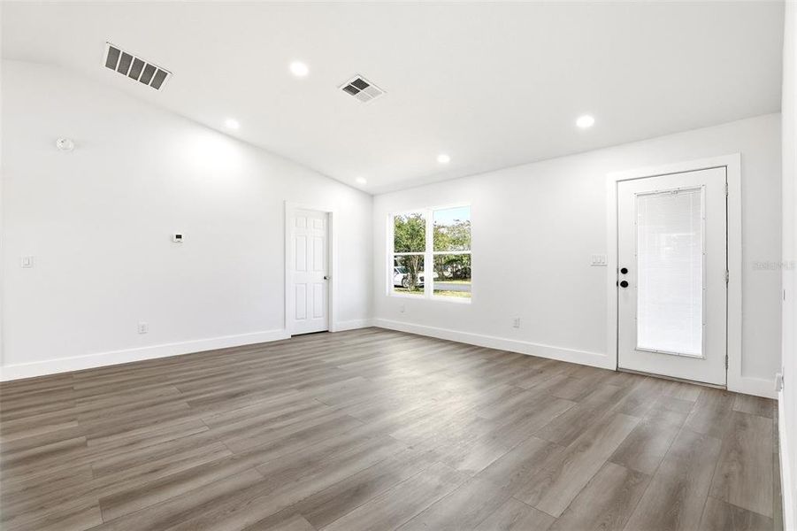 Spacious, unfurnished interior of a new home in , Cocoa (Image 17).