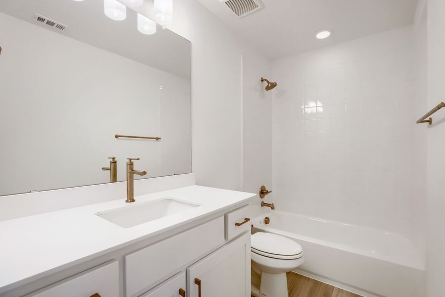 791 Falls - Full Bathroom