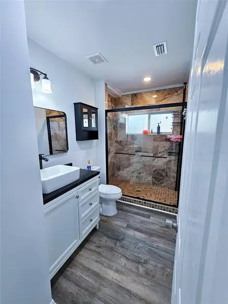 Furnished interior view inside a new home in , Dunnellon (Image 11).