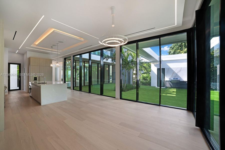 Spacious, unfurnished interior of a new home in , Miami Beach (Image 35).