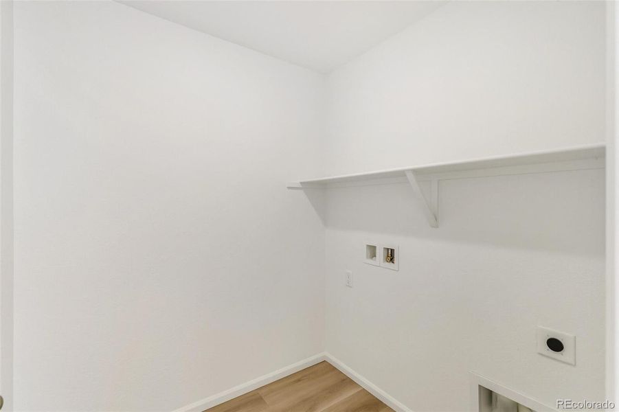 Spacious, unfurnished interior of a new home in , Aurora (Image 15).