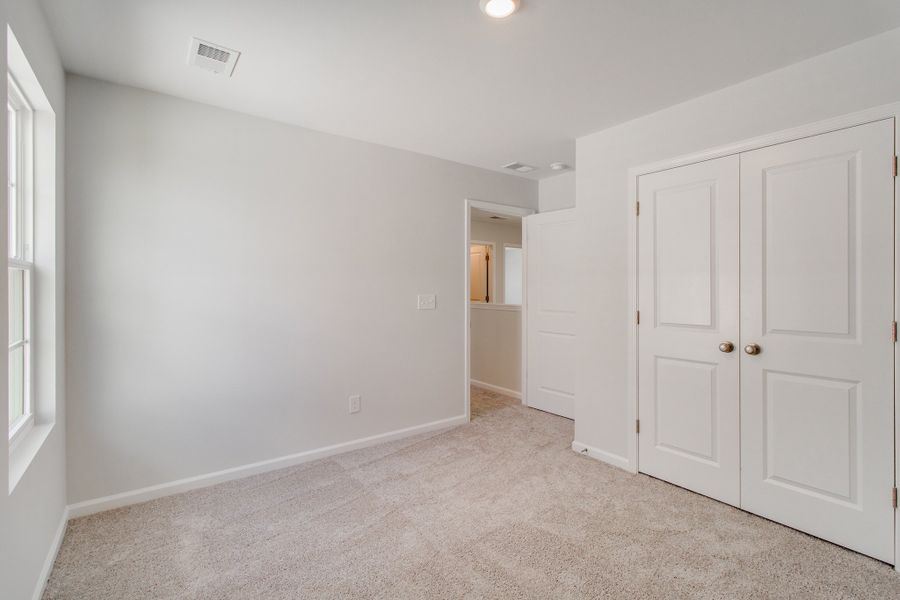 Spacious, unfurnished interior of a new home in Ellington, Elgin (Image 37).