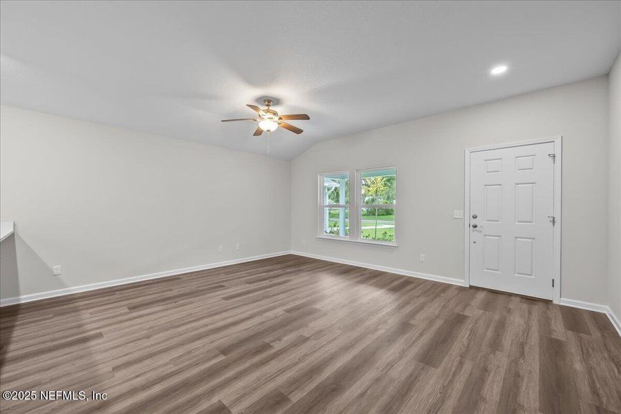 Spacious, unfurnished interior of a new home in , Palatka (Image 24).