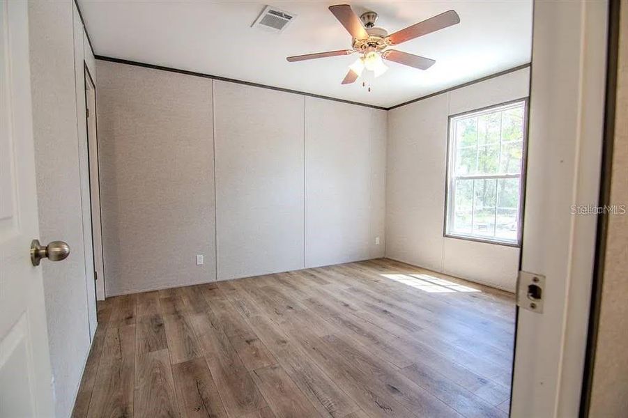 Spacious, unfurnished interior of a new home in , Okeechobee (Image 7).