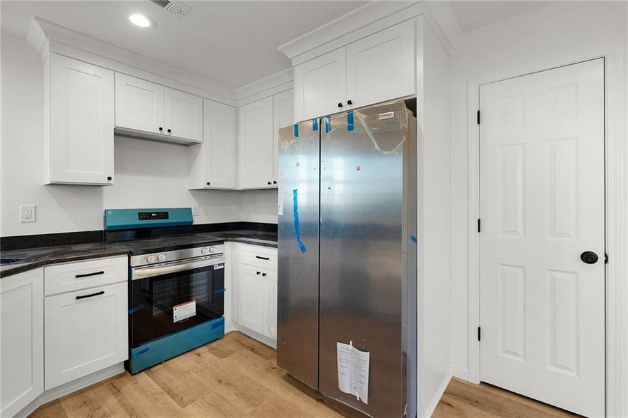 Furnished interior view inside a new home in , Calhoun (Image 5).
