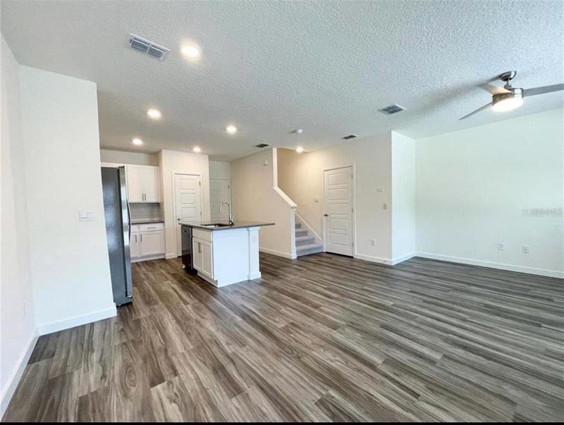 Spacious, unfurnished interior of a new home in , Longwood (Image 14).
