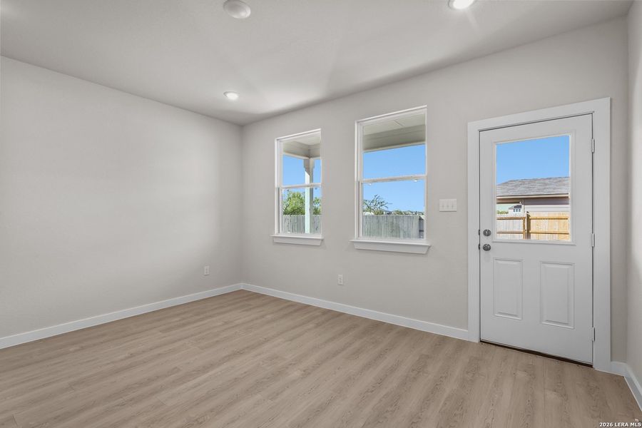 Spacious, unfurnished interior of a new home in Hiddenbrooke, Seguin (Image 19).