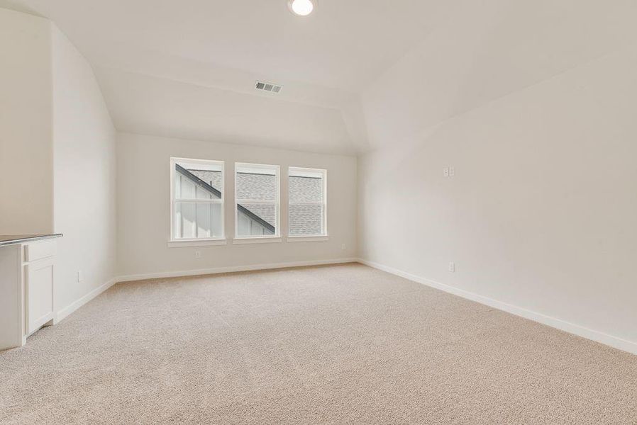 Spacious, unfurnished interior of a new home in Edgewater, Fate (Image 19).