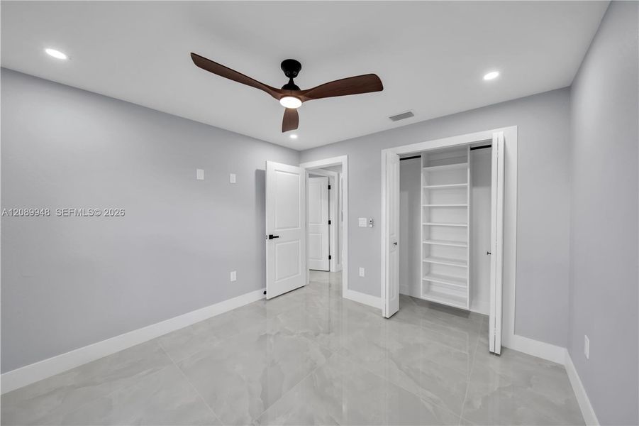 Spacious, unfurnished interior of a new home in , Cape Coral (Image 16).