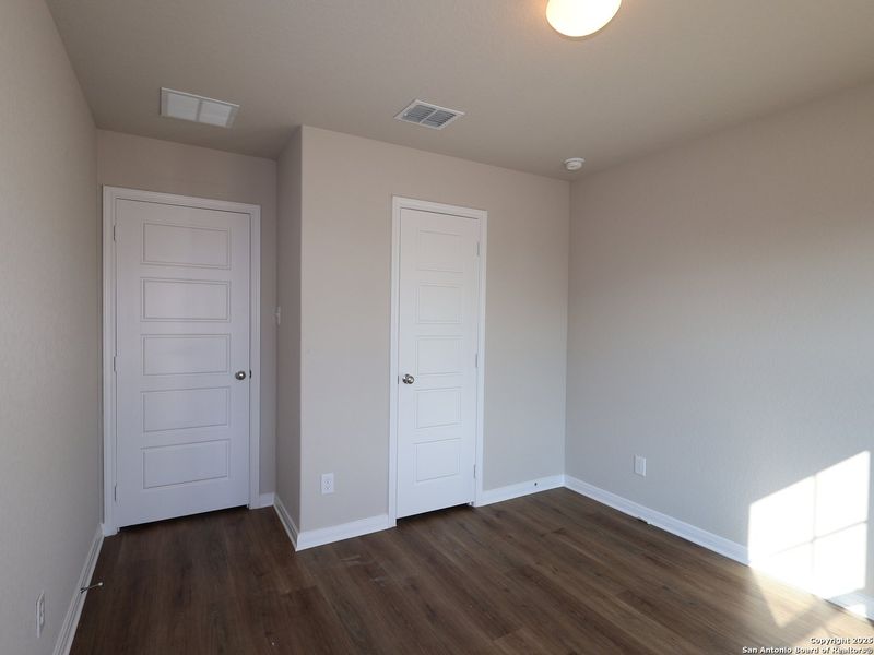 Spacious, unfurnished interior of a new home in Blue Ridge Ranch, San Antonio (Image 21).