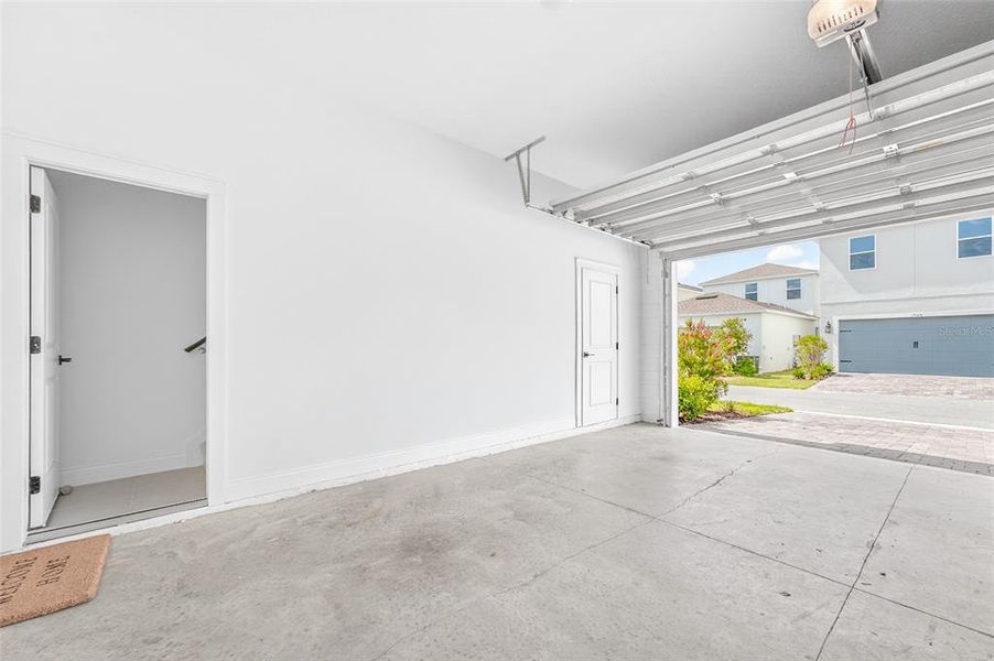 Spacious, unfurnished interior of a new home in , Winter Garden (Image 20).