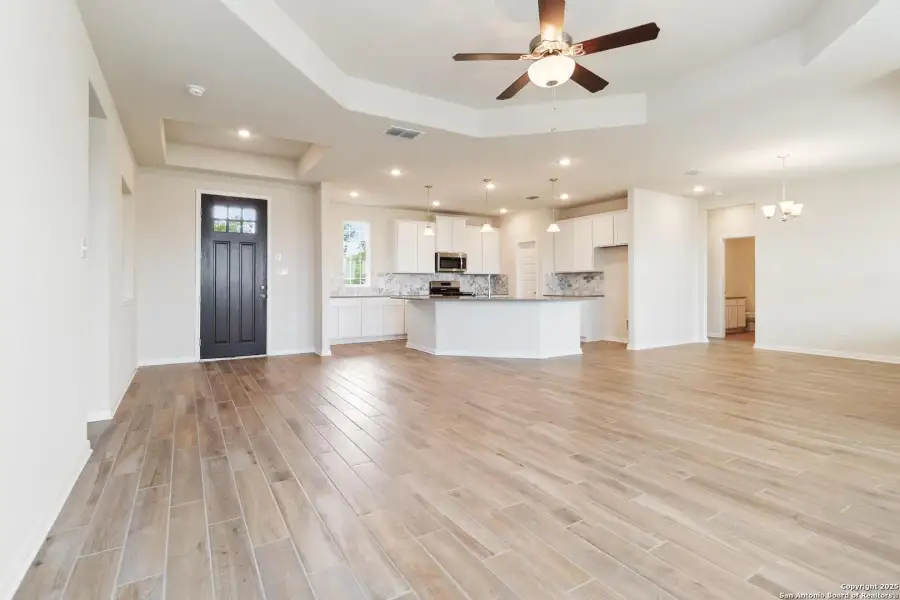 Spacious, unfurnished interior of a new home in Jordan's Ranch, San Antonio (Image 12). Spacious, unfurnished interior of a new home in Jordan's Ranch, San Antonio (Image 12).