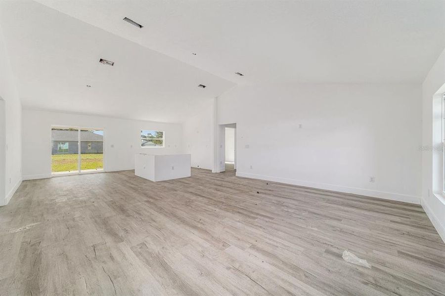 Spacious, unfurnished interior of a new home in , Ocala (Image 23).