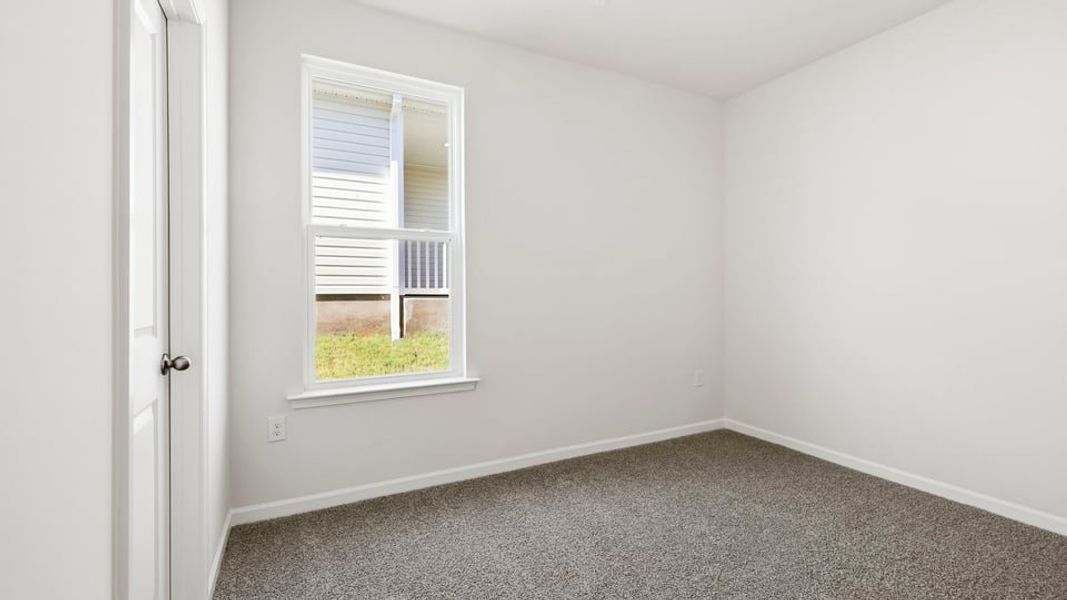 Spacious, unfurnished interior of a new home in Blue Ridge Trail, Fountain Inn (Image 25).