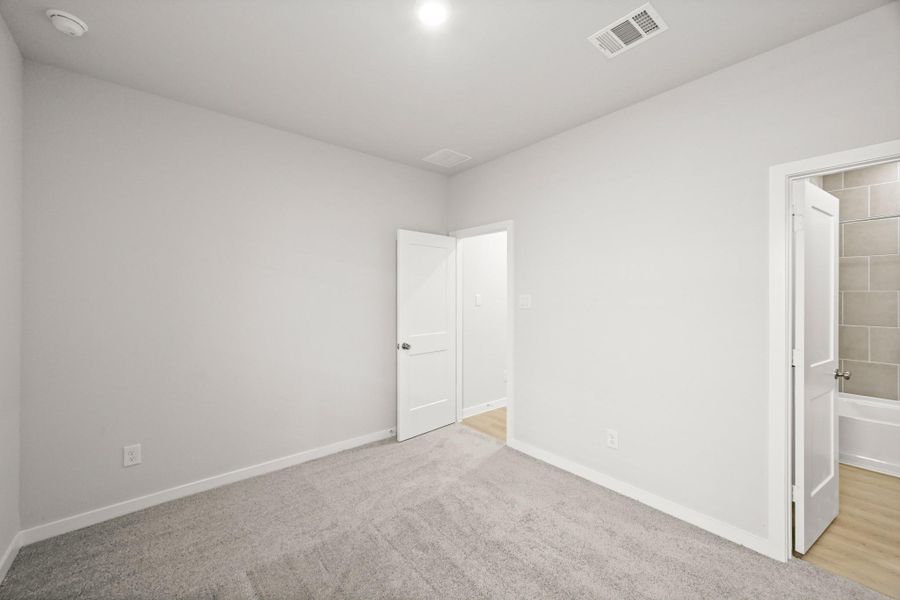 Spacious, unfurnished interior of a new home in Sunterra, Katy (Image 24).