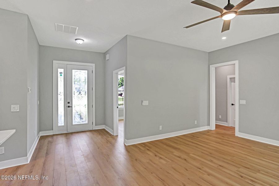 Spacious, unfurnished interior of a new home in , Green Cove Springs (Image 39).