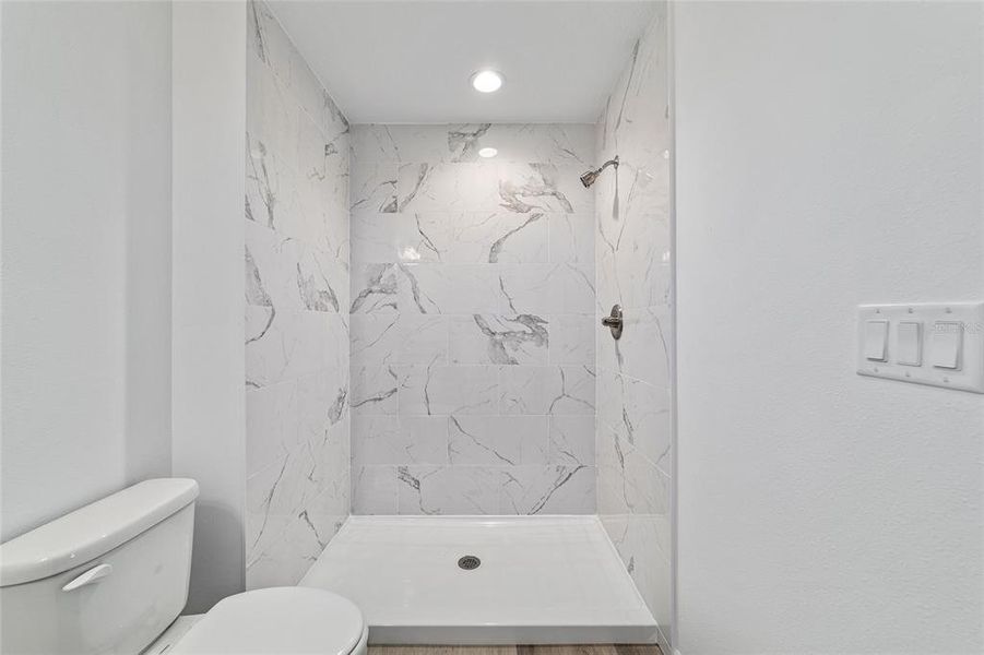 Furnished interior view inside a new home in , Dunnellon (Image 9).