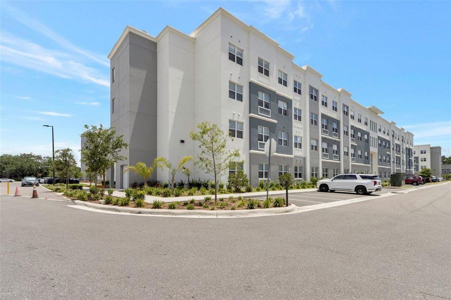 Condo located in Orlando, FL showcasing its design and architecture (Image 1). Condo located in Orlando, FL showcasing its design and architecture (Image 1).