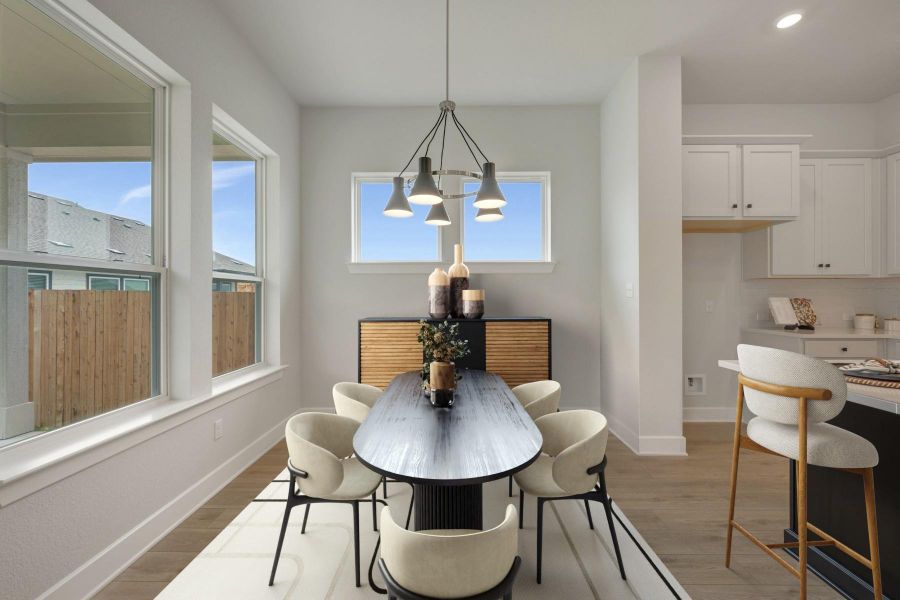 Dining Area (Staged) Dining Area (Staged)