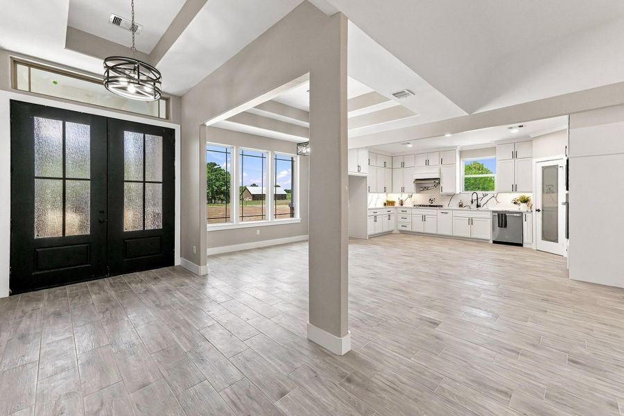 Spacious, unfurnished interior of a new home in , Huntsville (Image 15).