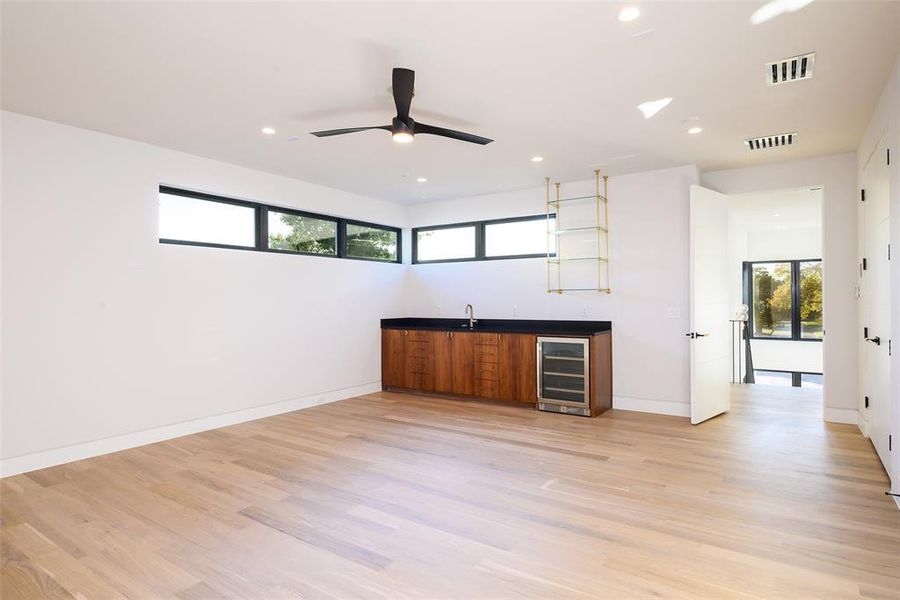 Spacious, unfurnished interior of a new home in , Dallas (Image 23).