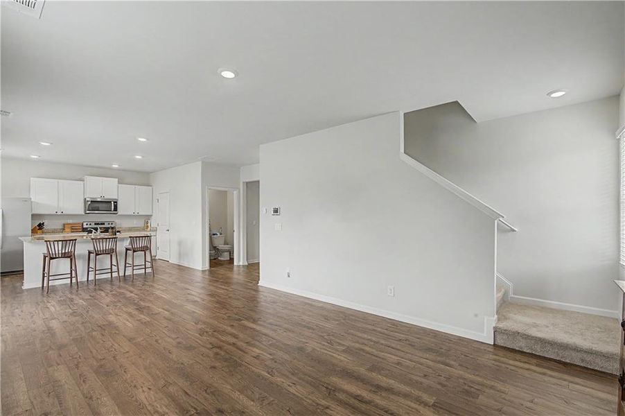 Spacious, unfurnished interior of a new home in Oakwood, Dallas (Image 28).