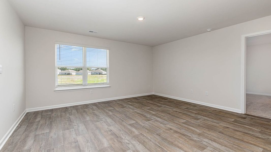 Spacious, unfurnished interior of a new home in Gates Village, Lugoff (Image 14).