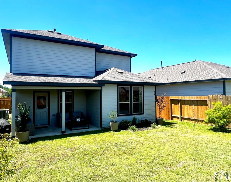 Exterior details and patio area of a home in Bluebonnet Village, Bellville (Image 3).