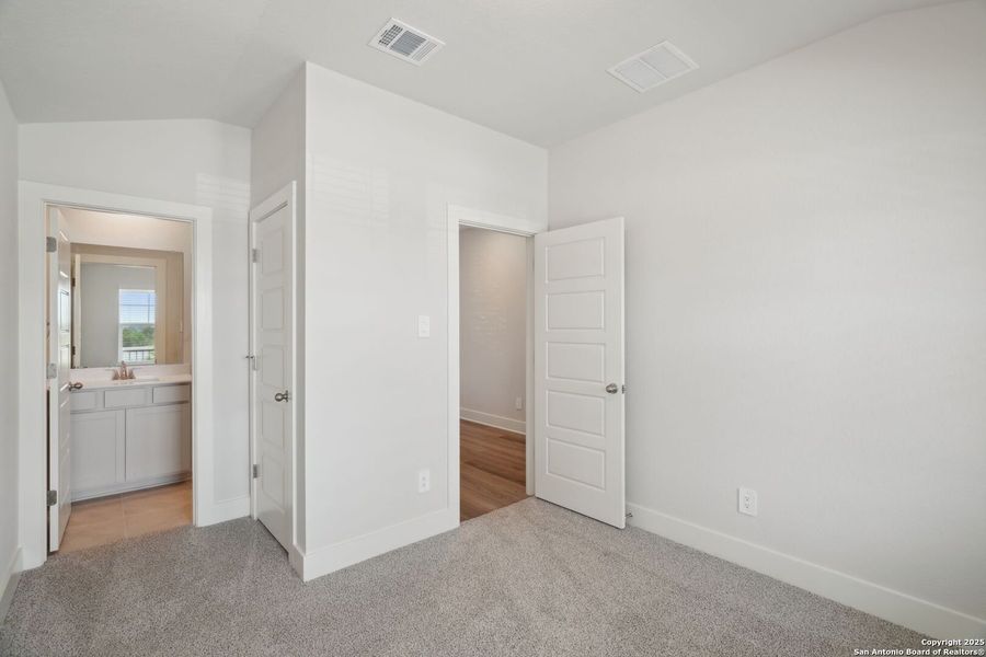 Spacious, unfurnished interior of a new home in Thomas Pond, San Antonio (Image 21). Spacious, unfurnished interior of a new home in Thomas Pond, San Antonio (Image 21).