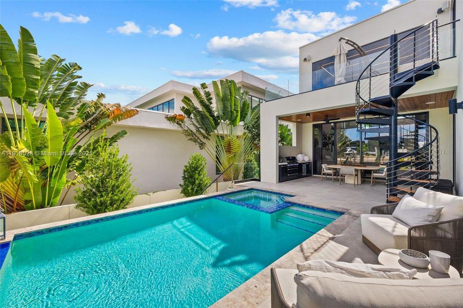 Exterior details and patio area of a home in , Miami (Image 31).
