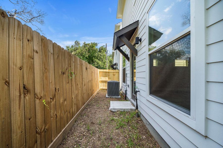 Exterior details and patio area of a home in Wellford Village, Houston (Image 3).