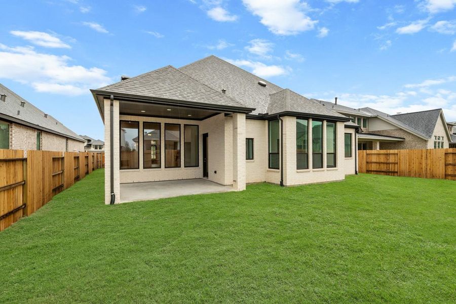 Exterior details and patio area of a home in Grange, Katy (Image 2).
