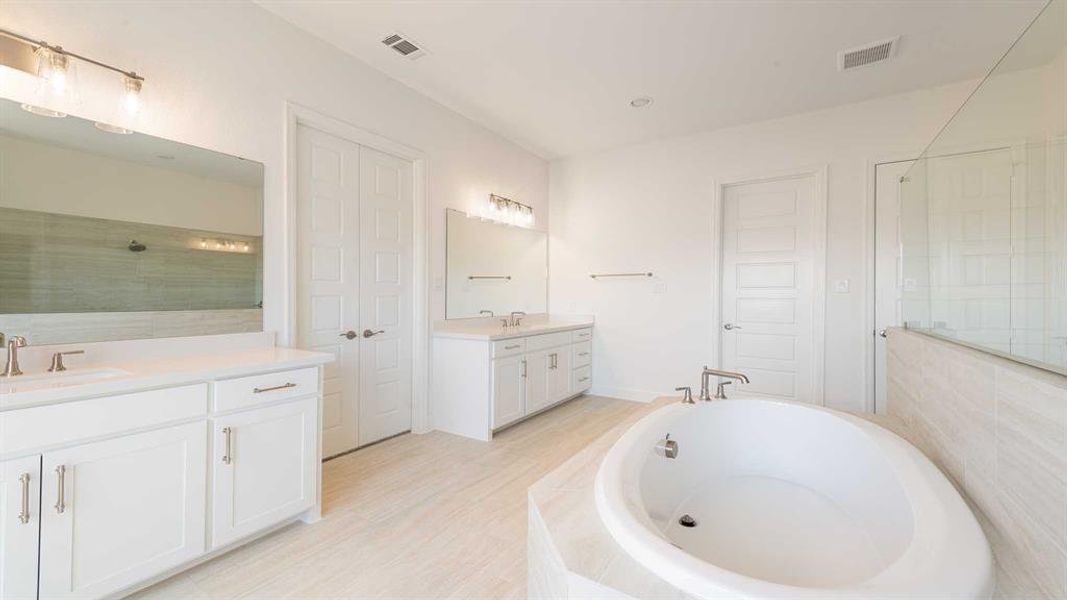 Furnished interior view inside a new home in Terraces 72', Rockwall (Image 10). Furnished interior view inside a new home in Terraces 72', Rockwall (Image 10).