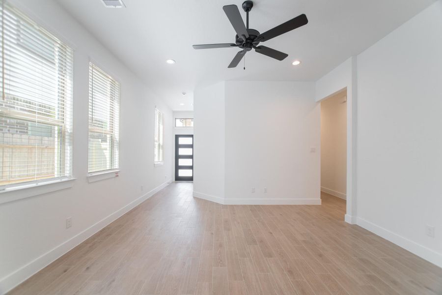 Spacious, unfurnished interior of a new home in , Conroe (Image 15). Spacious, unfurnished interior of a new home in , Conroe (Image 15).