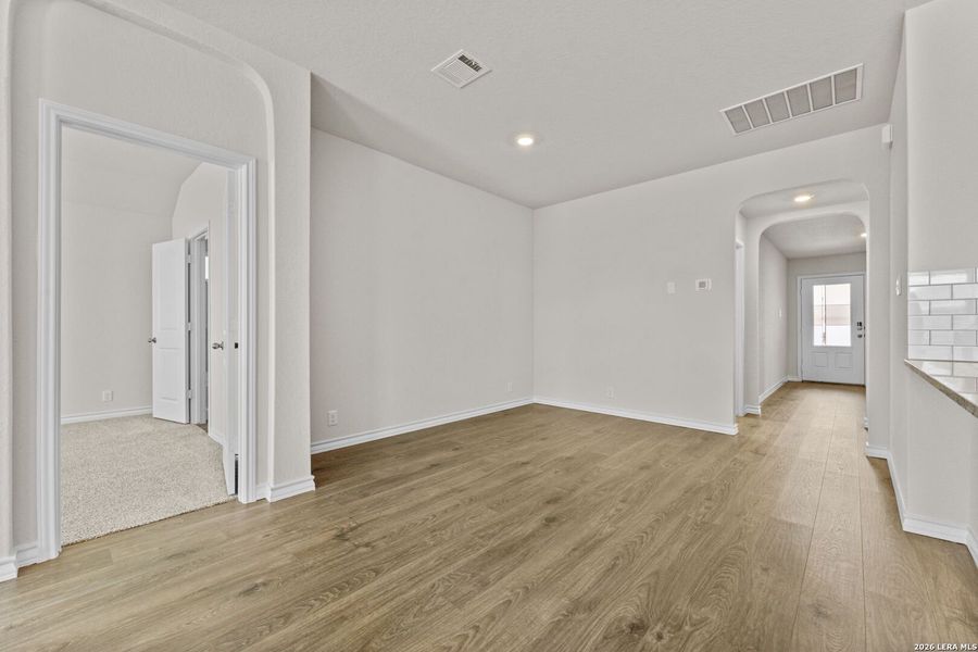 Spacious, unfurnished interior of a new home in Redbird Ranch, San Antonio (Image 22).