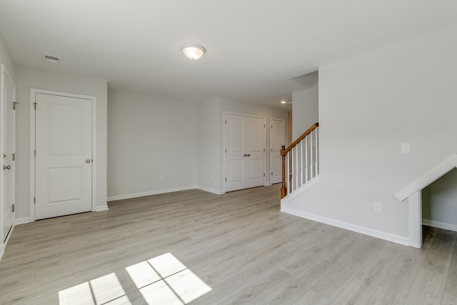 Spacious, unfurnished interior of a new home in Astoria, Columbia (Image 13).