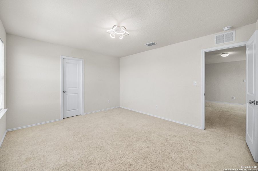 Spacious, unfurnished interior of a new home in Cinco Lakes, San Antonio (Image 26). Spacious, unfurnished interior of a new home in Cinco Lakes, San Antonio (Image 26).