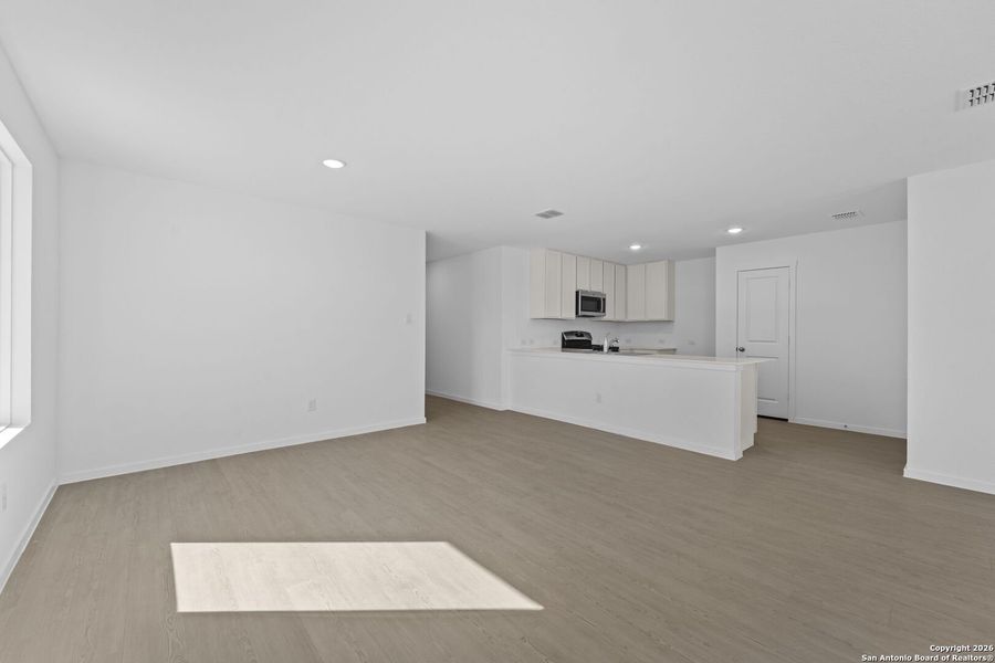 Spacious, unfurnished interior of a new home in Friendship Oaks, Fredericksburg (Image 19).