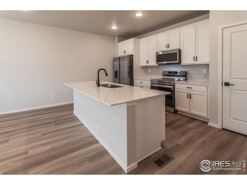 KITCHEN ISLAND