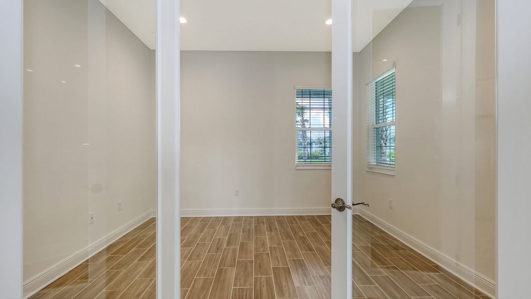 Spacious, unfurnished interior of a new home in Wildleaf at North River Ranch, Parrish (Image 25).