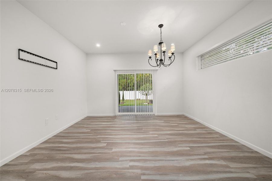 Spacious, unfurnished interior of a new home in , Sebring (Image 51).